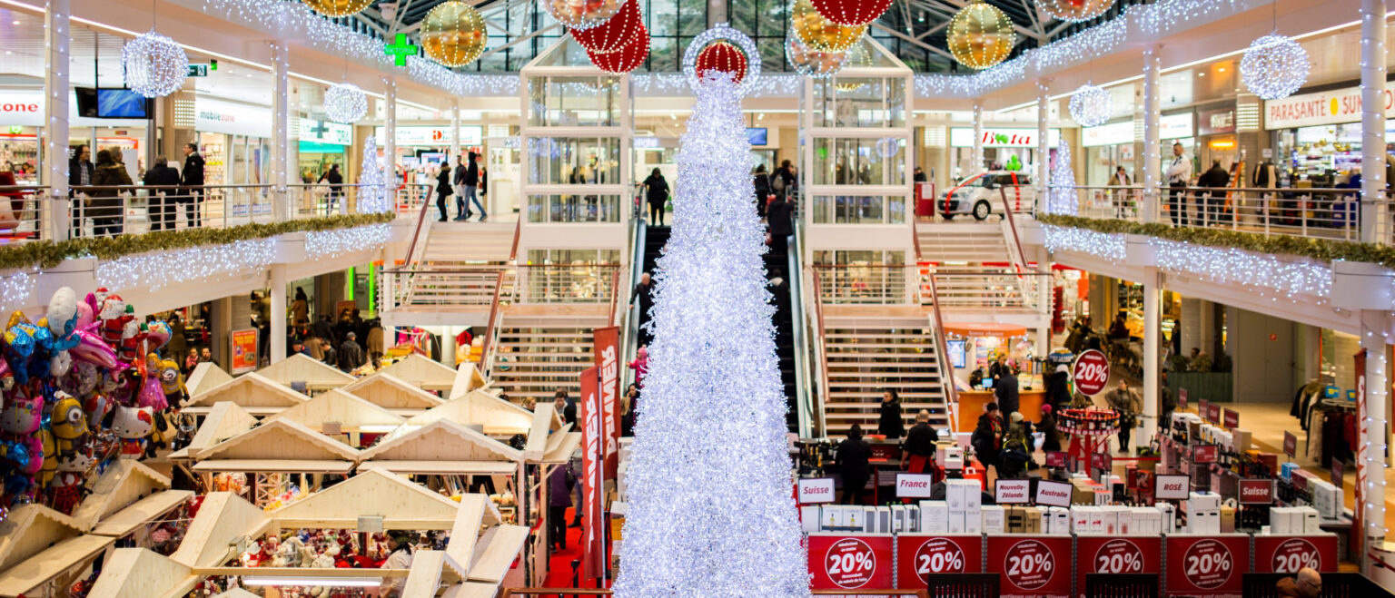 Einkaufszentrum in der Weihnachtszeit: Rabatte regen den Konsum an. | Pixabay